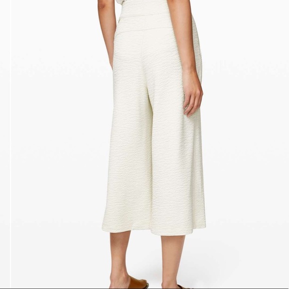 Lululemon Can You Feel The Pleat Textured Wide Leg Cropped Pant in Light Ivory 8 - Picture 2 of 13